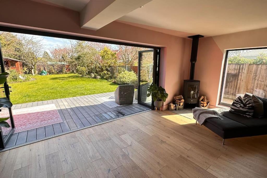 Formby, Spacious True Bungalow Steps From Beach Екстер'єр фото