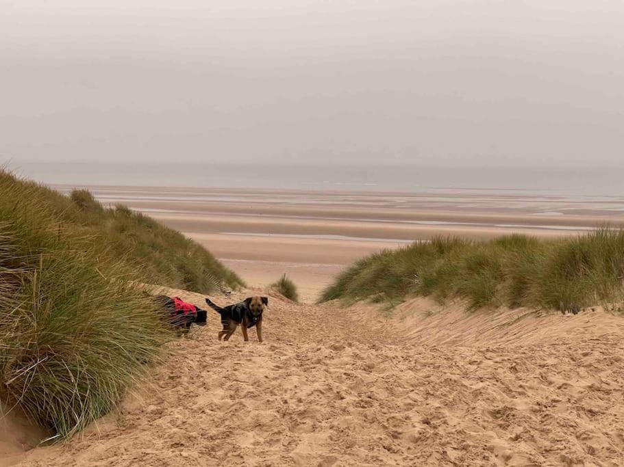 Formby, Spacious True Bungalow Steps From Beach Екстер'єр фото