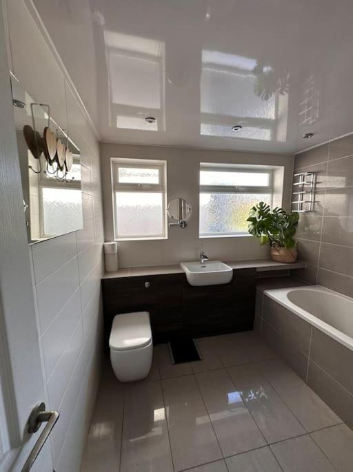 Formby, Spacious True Bungalow Steps From Beach Екстер'єр фото