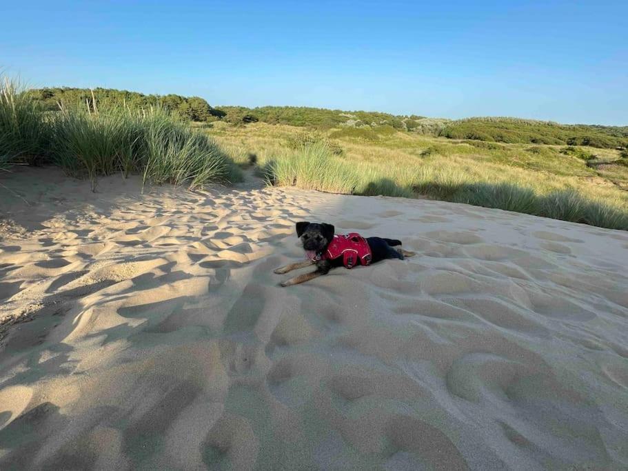 Formby, Spacious True Bungalow Steps From Beach Екстер'єр фото
