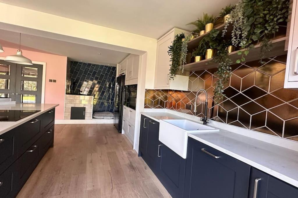 Formby, Spacious True Bungalow Steps From Beach Екстер'єр фото